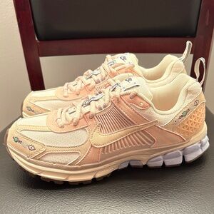 New Nike Vomero 5 Sneakers Size 4 Youth